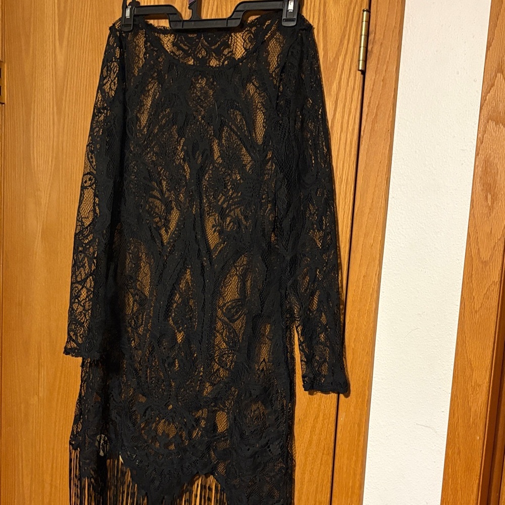 Elegant Black Lace Dress with Fringe - Picture 2 of 5